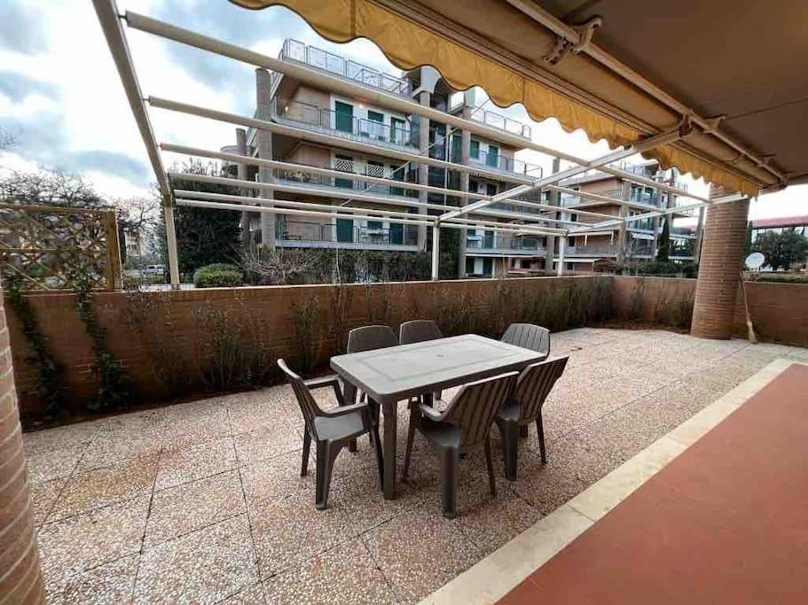 Appartamento Tranquillo Con Patio E Piscina La Caduta Kültér fotó